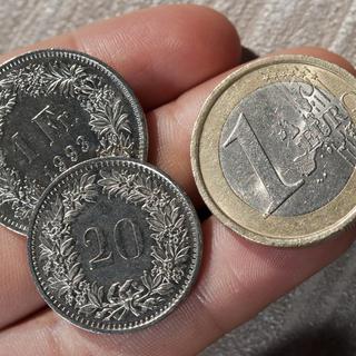 Le taux plancher de la BNS était de 1,20 franc pour 1 euro. [Keystone - Laurent Gilliéron]