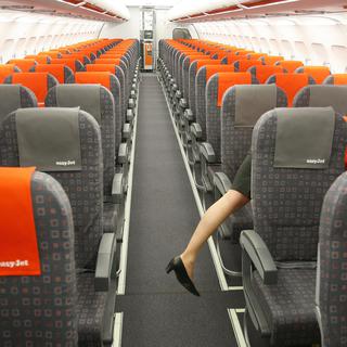 L'intérieur d'un Airbus 319 d'Easyjet, avec des sièges non numérotés. [Christian Charisius]