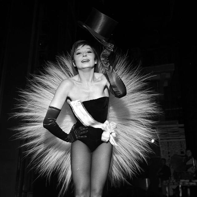 La danseuse française Zizi Jeanmaire, à l'Olympia à Paris en 1959. [Lipnitzki / Roger-Viollet]