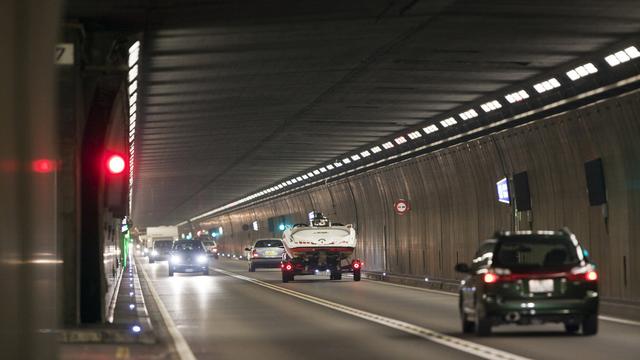 La construction d'un 2e tube au Gothard suscite de sérieuses craintes en Suisse romande. [Keystone - Martin Rütschi]