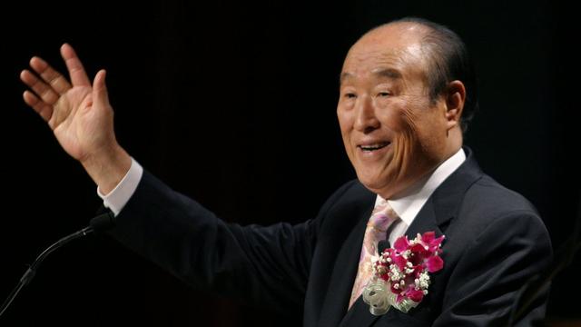 Sun Myung Moon, en photo ici lors d'un meeting en 2005 à New York, est décédé le 3 septembre 2012 à l'âge de 92 ans. [John Marshall Mantel]