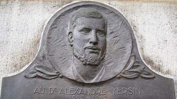 Plaque commémorative d'Alexandre Yersin au Gymnase de la Cité, à Lausanne [RTS]