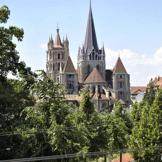 Une partie de la toiture de la cathédrale de Lausanne nécessite une réfection en urgence. [Laurent Gillieron]