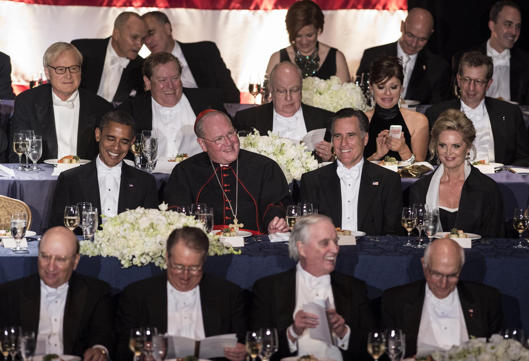 Barack Obama, le cardinal Timothy Dolan et Mitt Romney. [AFP - BRENDAN SMIALOWSKI]