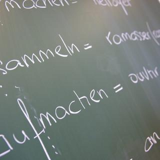 Un syndicat d'enseignants zurichois recommande de dispenser les élèves les plus faibles de certains enseignements, dont le français, au profit des mathématiques et de l'allemand. [Georgios Kefalas]