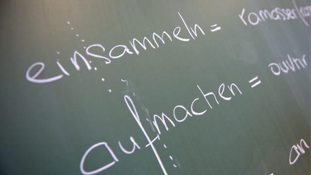 Un syndicat d'enseignants zurichois recommande de dispenser les élèves les plus faibles de certains enseignements, dont le français, au profit des mathématiques et de l'allemand. [Georgios Kefalas]