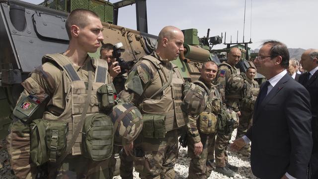 Visite surprise de François Hollande auprès des troupes françaises en Afghanistan.