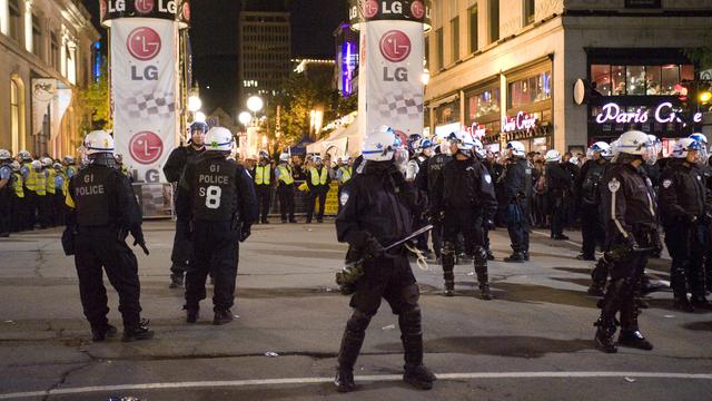 Vendredi 8 juin en soirée, les forces de l'ordre ont bouclé l'accès au village du Grand Prix à Montréal aux manifestants étudiants. [AFP - Steeve Duguay]