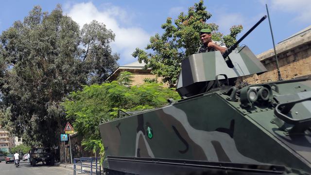 A Beyrouth, l'armée libanaise a déjà pris position devant le consultat, l'école et la faculté médicale français. [Joseph Eid]