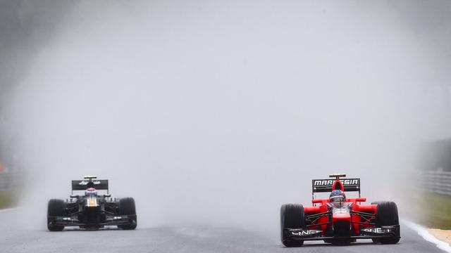 Seuls dix pilotes ont été chronométrés l'après-midi mais tous ont roulé au ralenti. Le Français Charles Pic (Marussia) a réalisé le meilleur temps de la deuxième séance. [VALDRIN XHEMAJ]