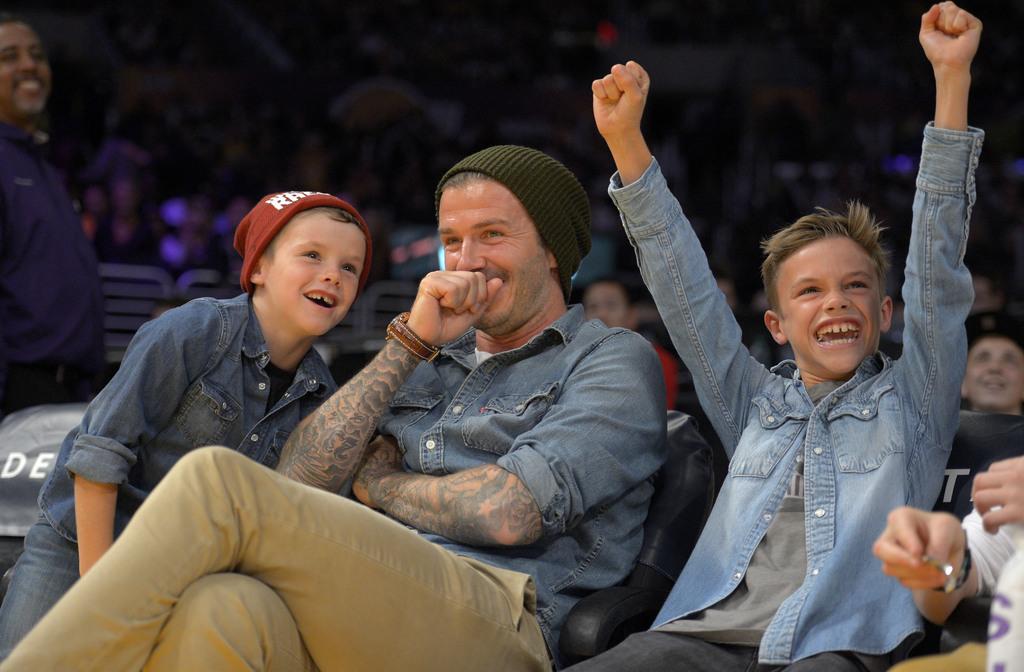 La star anglaise est ici un fan de basket et assiste souvent aux rencontres des Lakers avec ses fils. [KEYSTONE - Mark J. Terrill]