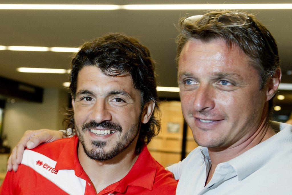 La complicité entre Gennaro Gattuso et le coach Sébastien Fournier est bel et bien présente. [KEYSTONE - Jean-Christophe Bott]