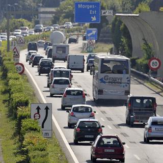 Le tronçon d'autoroute qui traverse Morges est l'un des plus fréquentés de Suisse. [Laurent Gilliéron]