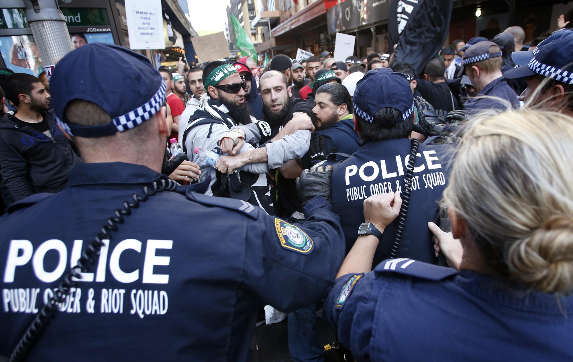 La police est intervenue dans les rues de Sydney pour contenir les manifestants. [Tim Wimborne]