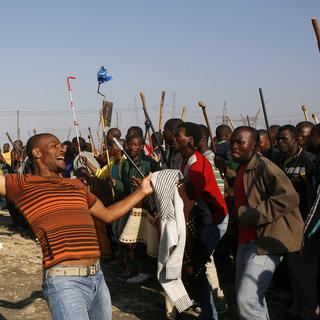 Des mineurs grévistes, le 18 août 2012. [Themba Hadebe]