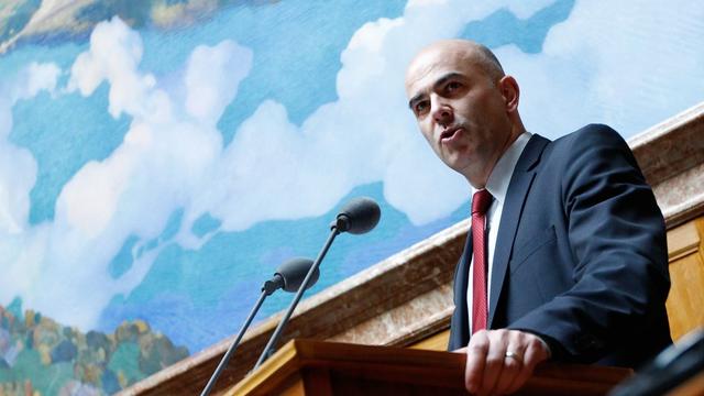 Selon le conseiller national Alain Berset, il faut une surveillance des caisses maladies plus efficace. [Peter Klaunzer]