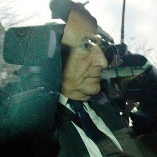 DSK, lors de son arrivée en voiture à la gendarmerie de Lille. [Julien Warnand]
