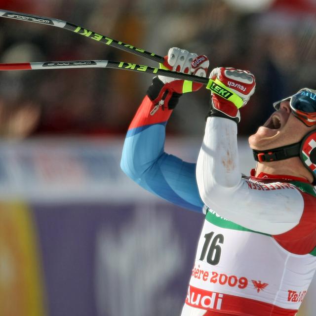 La consécration en 2009 aux championnats du monde de Val d'Isère: l'enfant des Bugnenets remporte le Super-G, son seul titre mondial. Il a aussi enlevé l'argent en descente à Val d'Isère la même année, l'argent en descente à Garmisch en 2011 et le bronze en géant à Are en 2007. [Ian Langsdon]