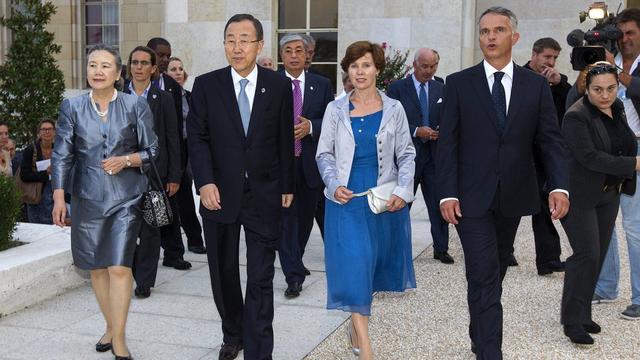 Le Secrétaire général des Nations Unies Ban ki moon et le ministre suisse Didier Burkhalter à Genève lors de la commémoration des dix ans d'adhésion de la Suisse à l'ONU. [SALVATORE DI NOLFI]