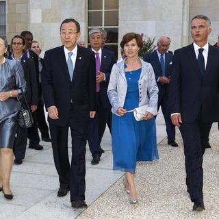 Le Secrétaire général des Nations Unies Ban ki moon et le ministre suisse Didier Burkhalter à Genève lors de la commémoration des dix ans d'adhésion de la Suisse à l'ONU. [SALVATORE DI NOLFI]