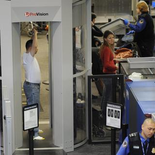 Certains aéroport possèdent déjà des scanners corporels, comme ici à l'Aéroport international de San Francisco, aux Etats-Unis. [John G Mabanglo]