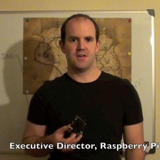 Eben Upton a annoncé mardi le lancement de la production du mini-ordinateur de la Fondation Raspberry Pi. [DR]
