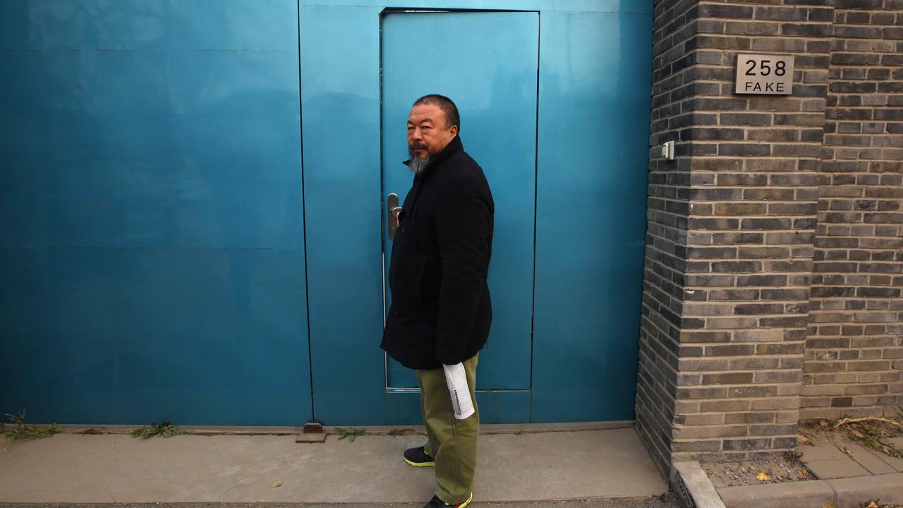 Ai WeiWei, condamné à une amende de 15 millions de yuans en 2011. Arrêté en avril, l'artiste contestataire a été condamné à un redressement fiscal équivalent à 2 millions de francs. Sa liberté de parole et ses contacts avec la presse sont limités.