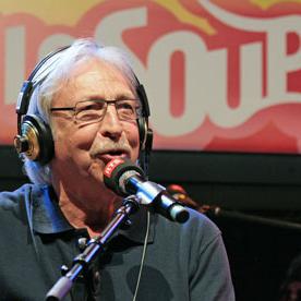 Le chanteur vaudois Henri Dès invité de La Soupe du 10 juin 2012.