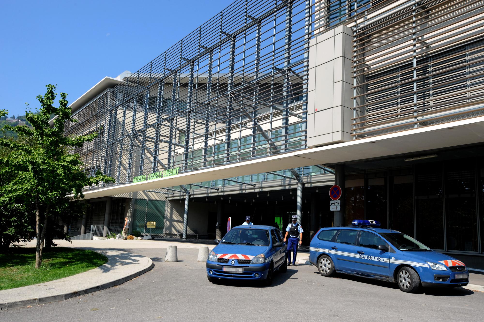 Après avoir été opérée deux fois au Centre hospitalier universitaire de Grenoble, la fillette de 7 ans a quitté le sol français le 14 septembre au matin. [JEAN-PIERRE CLATOT]