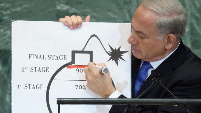 Benjamin Netanyahou fixe "la ligne rouge" devant l'assemblée générale de l'ONU ce 27.09.2012. [Getty Images/AFP - Mario Tama]