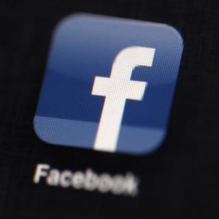 Facebook propose une nouvelle application qui permet d'envoyer des messages après sa mort. [AP/Matt Rourke]