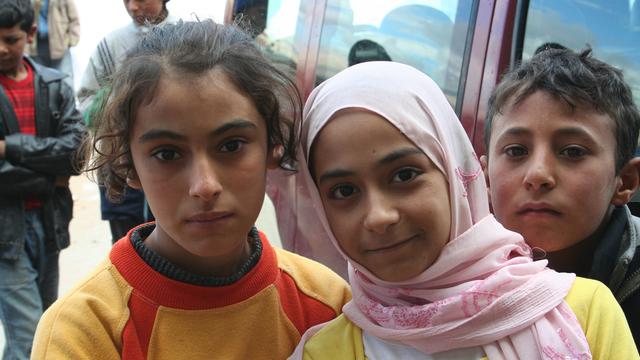 Les parents de ces enfants syriens racontent qu’ils ont de la peine à s’endormir et sursautent à chaque bruit suspect, gardant imprégnés le souvenir des bombardements et des tirs. [Aude Markovitch.]