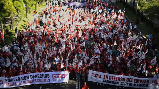 Les manifestants réclament la défense des services publics et des acquis sociaux. [Pedro Armestre]