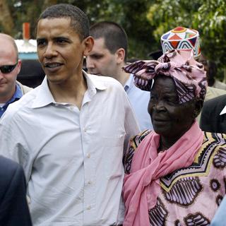 Barack Obama et sa grand-mère. [Simon Maina]