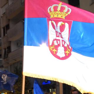 Le drapeau national serbe. [Savo Prelevic]