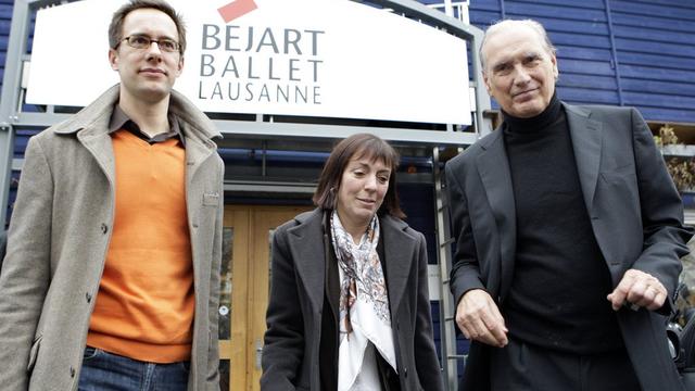 De gauche à droite, Fabien Ruf, directeur des services culturels de la ville de Lausanne, Silvia Zamora du gouvernement lausannois et Peter Berger, président de la fondation Bejart Ballet. [Laurent Gillieron]