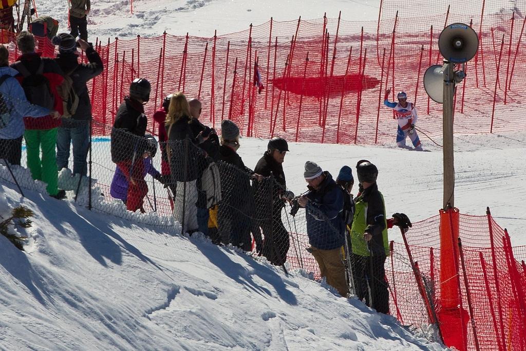 Didier Defago of Switzerland reacts after crashing during a men's alpine skiing World Cup downhill training session in Wengen, Switzerland, Thursday January 12, 2012. (KEYSTONE/Alessandro Della Bella) [Alessandro Della Bella]