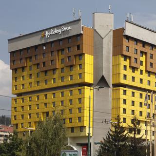 L'hôtel Holiday Inn de Sarajevo, l'un des symboles de la "sniper alley" durant la guerre, aujourd'hui entièrement restauré. [Tibor Bognar]