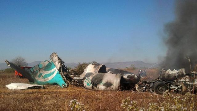 Les restes du Fokker 100 qui s'est écrasé en Birmanie. [EPA/HTOO EAIN]