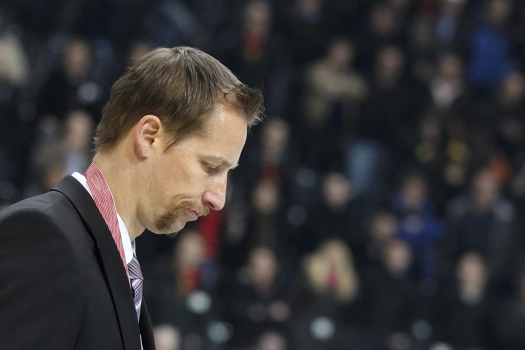 Grosse désillusion pour le coach du SCB Antti Törmänen. [KEYSTONE - PETER KLAUNZER]