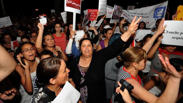 "Ne touche pas à mes droits", ont scandé les milliers de tunisiens descendus dans la rue pour défendre les droits de la femme. [FETHI BELAID]