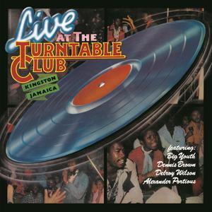La pochette de l'album "Live at the turntable club" avec Big Youth, Dennis Brown, Delroy Wilson.