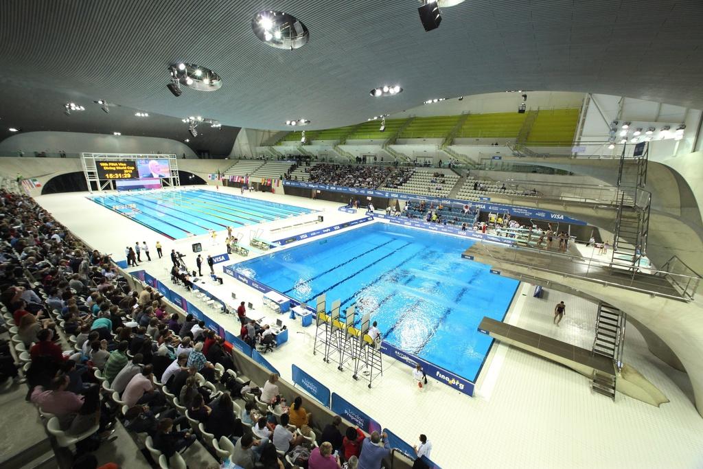 La piscine olympique deviendra municipale après les JO. [Keystone - GEOFF CADDICK]