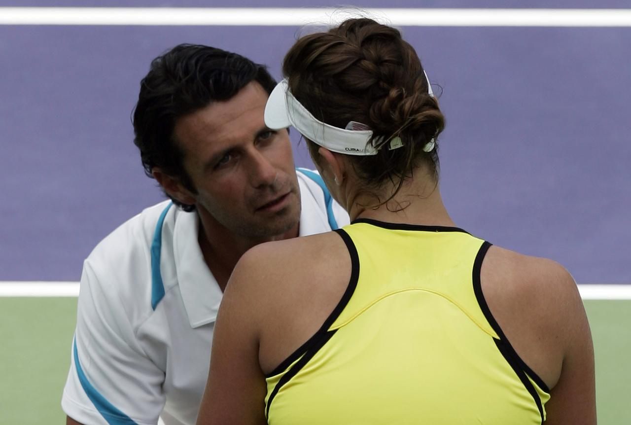 Patrick Mouratoglou, ici en compagnie d'Anastasia Pavlyuchenkova, a su trouver les bons ingrédients pour relancer Serena Williams. [Michael Fiala]