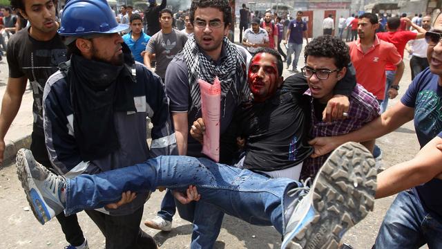 L'attaque a provoqué de violents affrontements entre les assaillants et les protestataires. [KHALED DESOUKI]