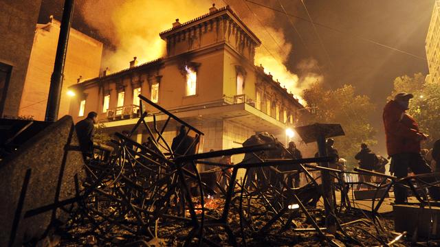 Une quarantaine de bâtiments du centre d'Athènes ont été incendiés par les manifestants.