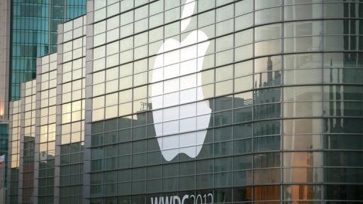 Le logo d'Apple sur une façade d'un bâtiment à San Francisco le 10 juin 2012