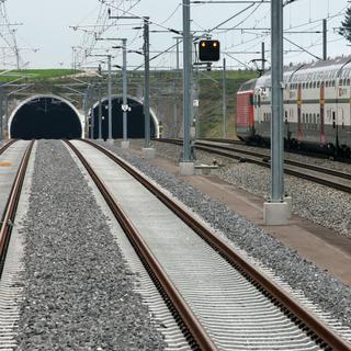 Les améliorations de la ligne Berne-Zurich en 2004 n'empêchent pas le projet de nouvelle ligne de ressurgir. [Martin Ruetschi]