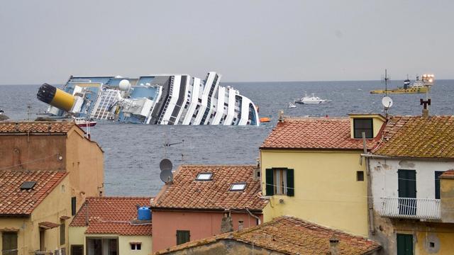 Le Costa Concordia se serait approché beaucoup trop près du rivage. [KEYSTONE - Massimo Percossi]