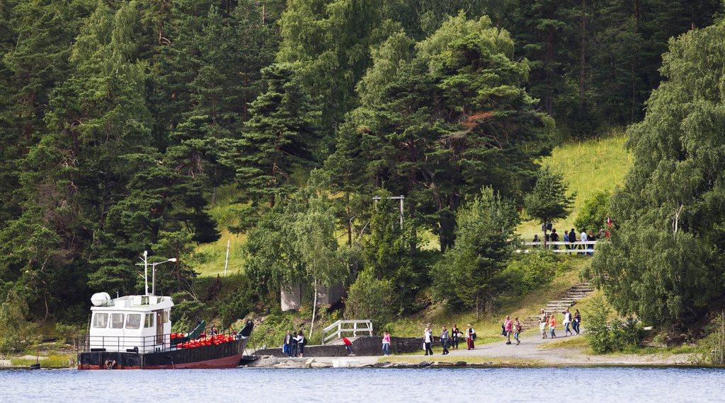 Les survivants et les familles des victimes se sont recueillies sur l'île d'Utoeya. [Vegard Groett]